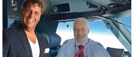 Zwei alte Musikkollegen ehren sich gegenseitig. Der Sänger Harry Steiner und der Flugkapitän Andreas Sulzer werden Sie am 11. Dezember um 14 Uhr musikalisch unterhalten.