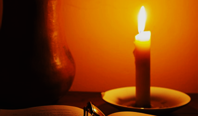 Bild enthält, Candle, Plate, Accessories, Glasses, Person