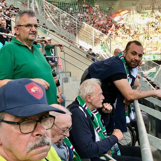 Image contains, Adult, Male, Man, Person, Crowd, Face, Glasses, People, Conversation, Hat