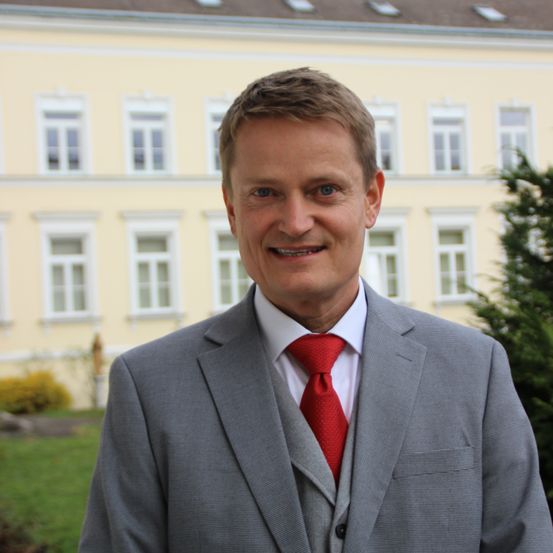 Image contains, Accessories, Formal Wear, Tie, Suit, Necktie, Adult, Male, Man, Person, Blazer