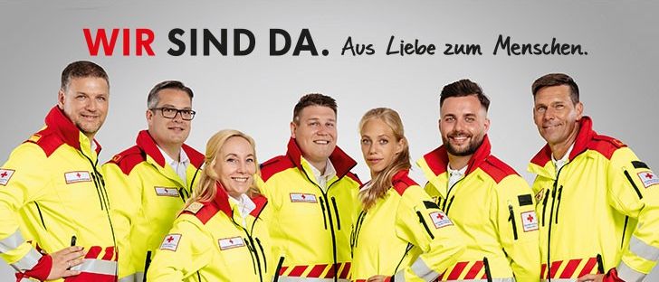 Bild enthält, People, Person, Coat, Shirt, Adult, Female, Woman, Male, Man, Groupshot