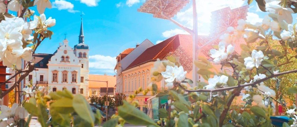 Bild enthält, City, Urban, Outdoors, Architecture, Building, Cityscape, Nature, Downtown