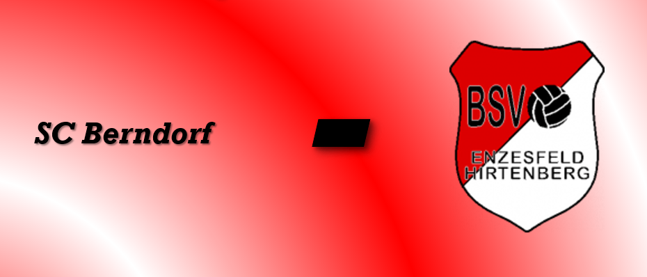 Ein roter Plakat kündigt ein Testspiel zwischen SC Berndorf und BSV Enzfeld Hirtenberg am 17.07.2026 um 19 Uhr an. Das Spiel findet auf dem Sportplatz Berndorf an der Sportpromenade 5, 2560 Berndorf statt.