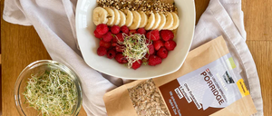 Bild enthält, Bowl, Cereal Bowl, Food, Business Card, Paper, Text, Plate