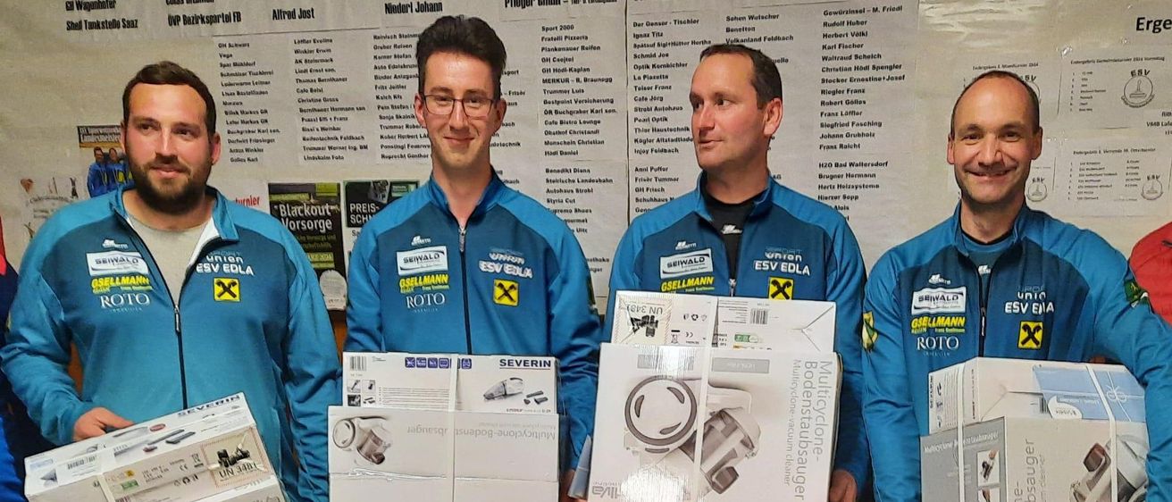 Bild enthält, Pants, Shoe, Box, Adult, Male, Man, Person, Portrait, Groupshot, Glasses