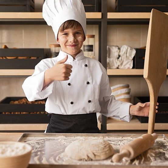 Bild enthält, Adult, Female, Person, Woman, Chef, Face, Head