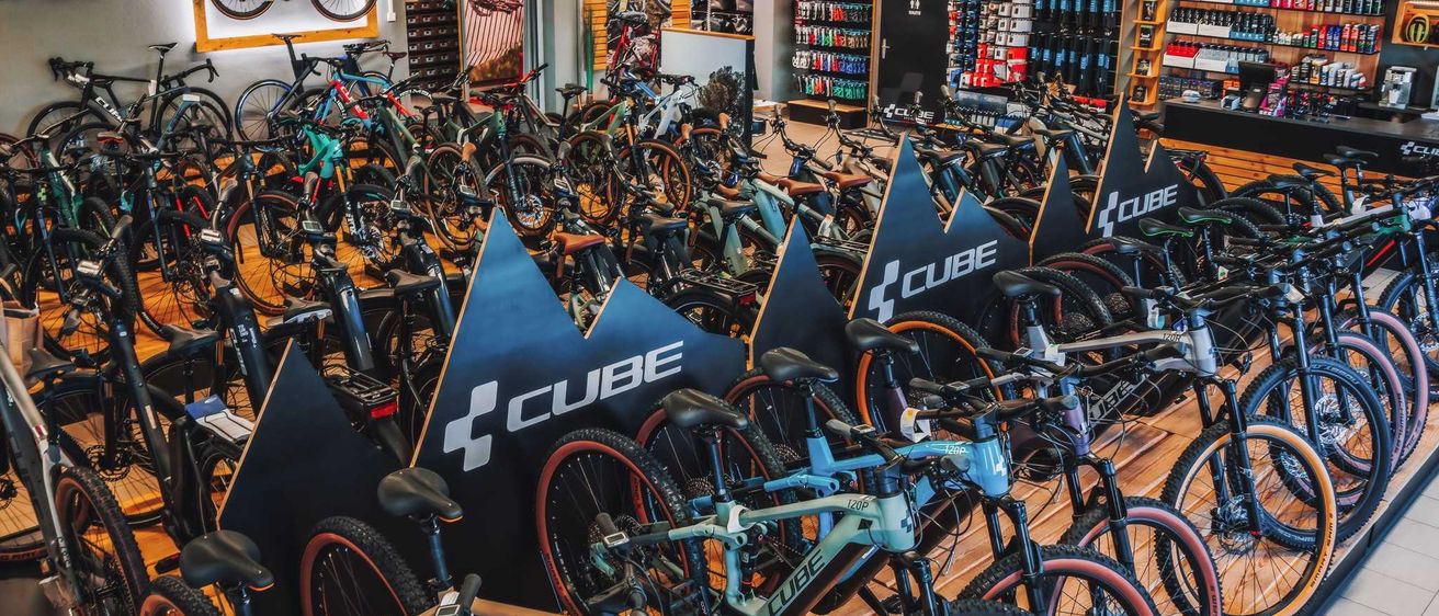 Bild enthält, Spoke, Factory, Manufacturing, Workshop, Indoors, Bicycle, Vehicle, Wheel