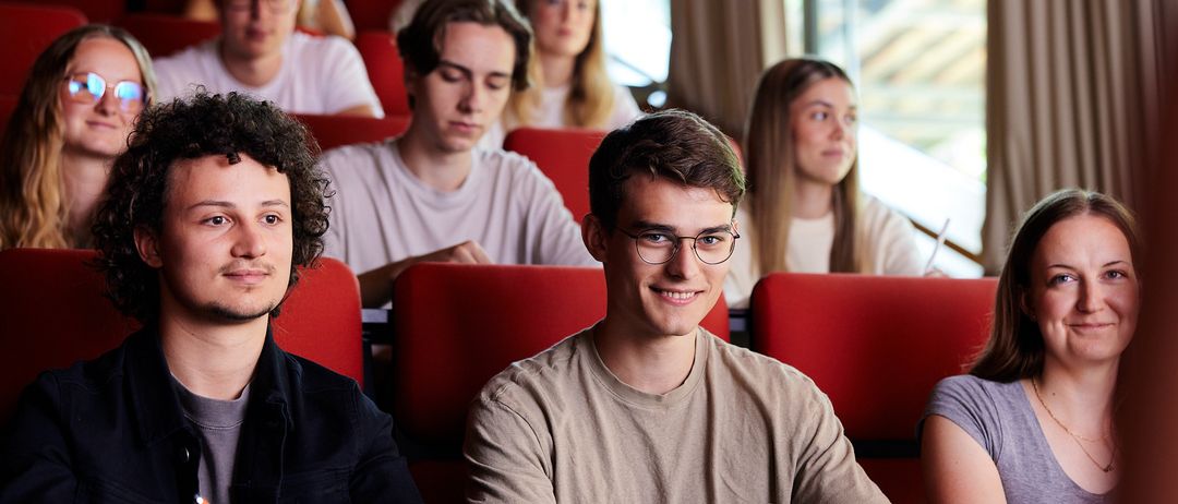 Bild enthält, People, Person, Adult, Female, Woman, Boy, Male, Teen, Girl, Child