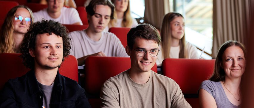 Bild enthält, People, Person, Adult, Female, Woman, Boy, Male, Teen, Girl, Child