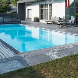 Bild enthält, Pool, Water, Swimming Pool, Outdoors, Backyard, Nature, Yard, Aerial View