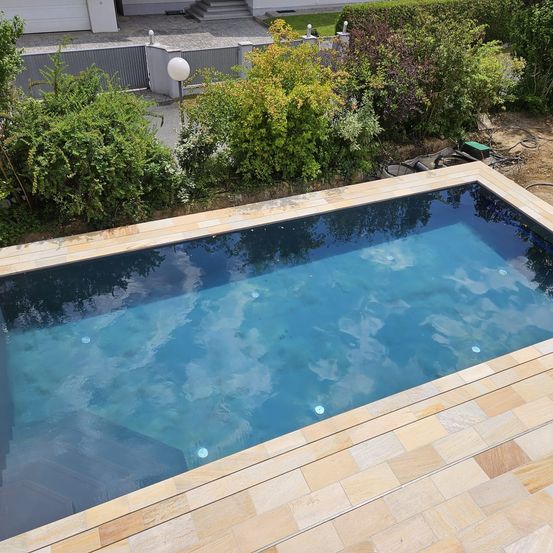 Bild enthält, Pool, Water, Swimming Pool, Outdoors, Backyard, Nature, Yard, Aerial View, Hot Tub, Tub