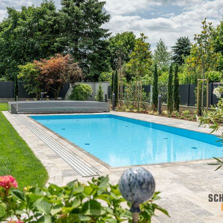 Bild enthält, Backyard, Nature, Outdoors, Yard, Pool, Water, Swimming Pool, Villa, Garden, Grass