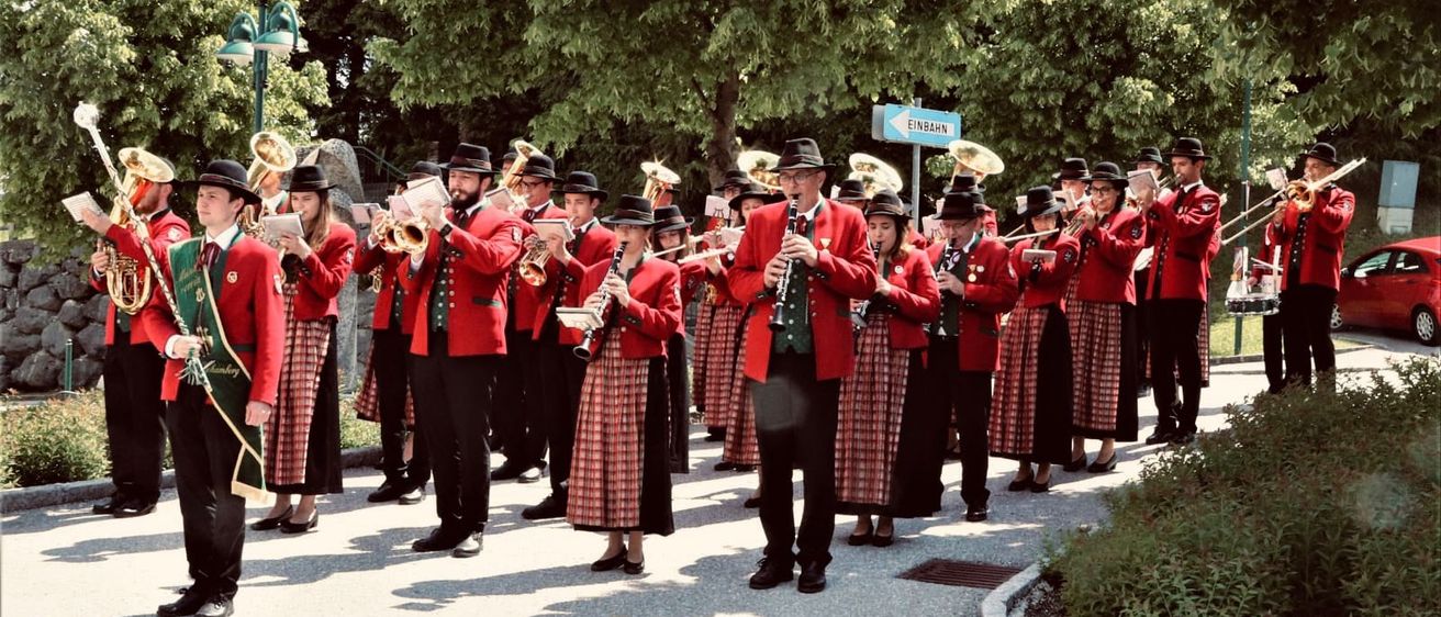 Bild enthält, People, Person, Group Performance, Music, Music Band, Musician, Performer, Adult, Male, Man