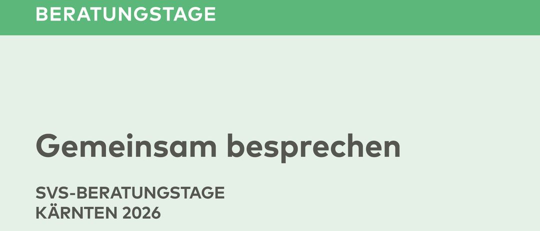 Ein grüner Doppelpfeil auf weißem Hintergrund mit dem Text 'Gemeinsam besprechen' und 'SVS-Beratungstage Kärnten 2026' darüber.