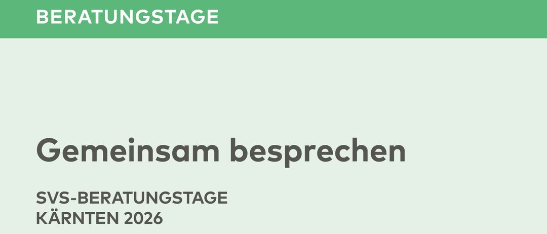 Das Bild zeigt einen grünen Textüberlagerung mit der Aufschrift 'Gemeinsam besprechen' und darunter 'SVS-BERATUNGSSTAGE KAERNTEN 2026'. Darunter befindet sich ein großes grünes Pfeilsymbol. Der Hintergrund ist hellgrün.
