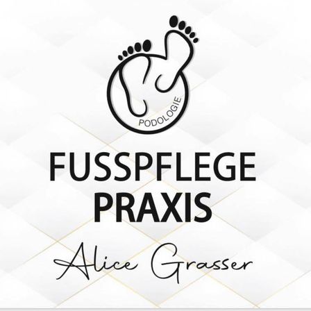 Ein Logo für 'Fusspflege Praxis Alice Grasser' mit einem stilisierten Fuß und dem Text 'PODOLOGIE' darüber. Der Hintergrund ist weiß mit einem Rautenmuster.