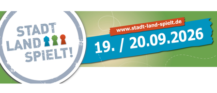 Plakat für das Stadt Land Spielt-Event am 19. und 20. September 2026, mit einer blauen Schleife, Datum und Website-Adresse.