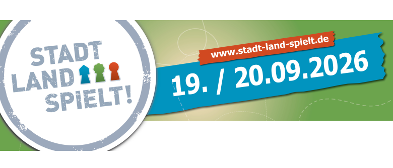 Plakat für das Stadt Land Spielt-Event am 19. und 20. September 2026, mit einer blauen Schleife, Datum und Website-Adresse.
