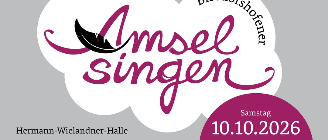 Ein Plakat für die Amsel singen Veranstaltung am 10. Oktober um 19:30 in der Samlandner-Halle. Das Plakat zeigt eine Feder und der Text ist in Lila.