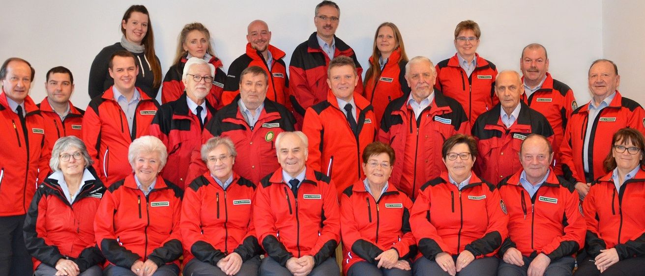 Bild enthält, People, Person, Groupshot, Adult, Male, Man, Female, Woman, Jacket, Shoe