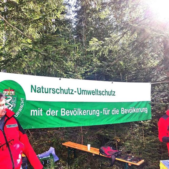 Bild enthält, Person, Flag, Face, Head