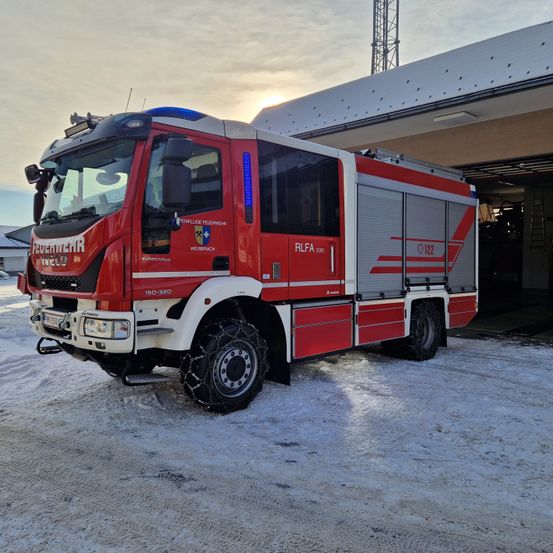 Bild enthält, Transportation, Truck, Vehicle, Machine, Wheel, Fire Truck, Fire Station