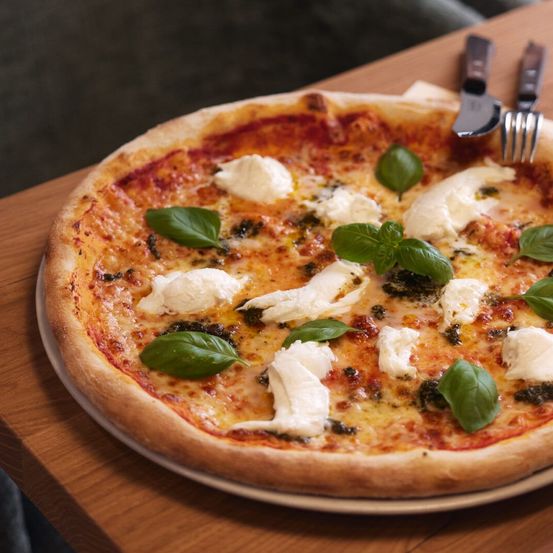 Bild enthält, Food, Food Presentation, Cutlery, Fork, Pizza, Brunch