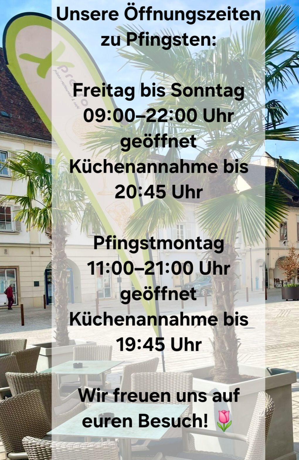 Das Bild zeigt ein Plakat mit Öffnungszeiten für ein Café. Geöffnet von 9:00 bis 22:00 Uhr an Wochenenden und von 11:00 bis 21:00 Uhr an Montagen. Die Küche schließt um 20:45 Uhr an Wochenenden und um 19:45 Uhr an Montagen.