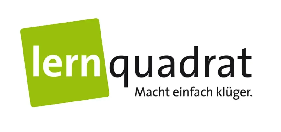 Das Bild zeigt das 'ernquadra' Logo mit dem Slogan 'Macht einfach kli'. Das Logo besteht aus einem grünen Quadrat mit dem Wort 'ern' in Weiß auf der linken Seite und 'quadra' in Schwarz auf der rechten Seite.