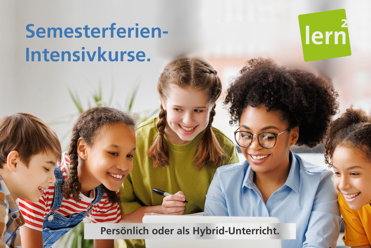 Bild enthält, Adult, Female, Person, Woman, Child, Girl, Boy, Male, Reading, Face