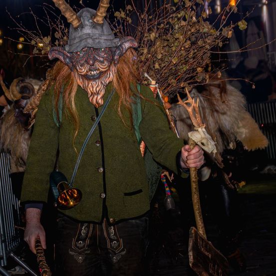 Bild enthält, Clothing, Coat, Jacket, Person, Festival