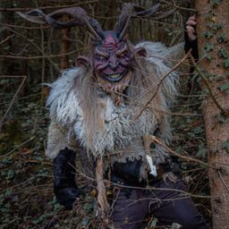 Bild enthält, Adult, Female, Person, Woman, Plant, Tree, Antler, Vegetation, Wood, Woodland