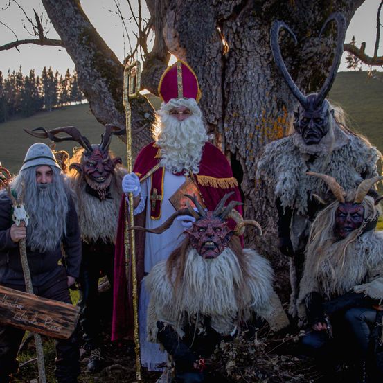 Bild enthält, Adult, Female, Person, Woman, Face, Head, Festival