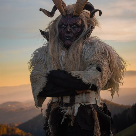 Bild enthält, Adult, Female, Person, Woman, Face, Head, Clothing, Costume