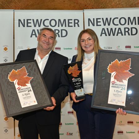 Bild enthält, Adult, Female, Person, Woman, Leaf, Male, Man, Suit, Face, Poster