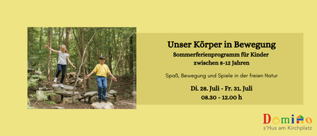 Werbung für ein Sommerferienprogramm für Kinder zwischen 8 und 12 Jahren mit zwei Kindern, die im Freien spielen. Daten und Zeiten sind aufgeführt.