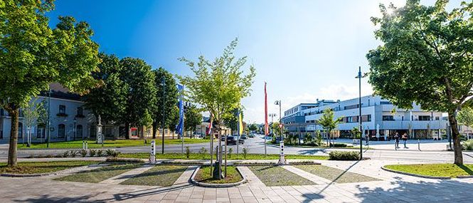 Bild enthält, City, Urban, Downtown, Neighborhood, Campus, Scenery, Grass, Park, Street, Panoramic