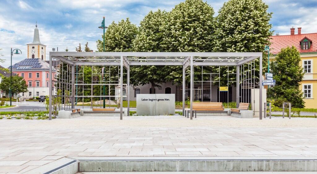 Bild enthält, Architecture, Building, House, Housing, Patio, Porch, Outdoors, Shelter, Pergola, Nature