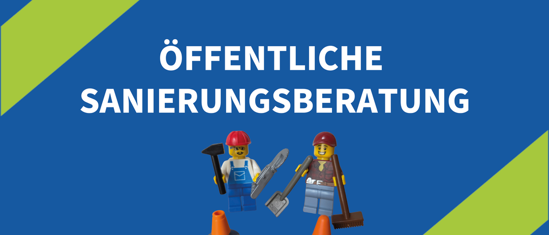 Ein Poster mit blauem Hintergrund zeigt Lego-Figuren bei Wartungsarbeiten. Es hat ein Haus-Symbol mit einem Recycling-Symbol und die Worte 'Oeffentliche Sanierungsberatung'. Es gibt auch ein Logo für Klima- und Energie-Modellregionen.
