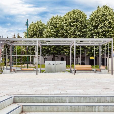 Bild enthält, Architecture, Building, House, Housing, Patio, Porch, Outdoors, Shelter, Pergola, Nature