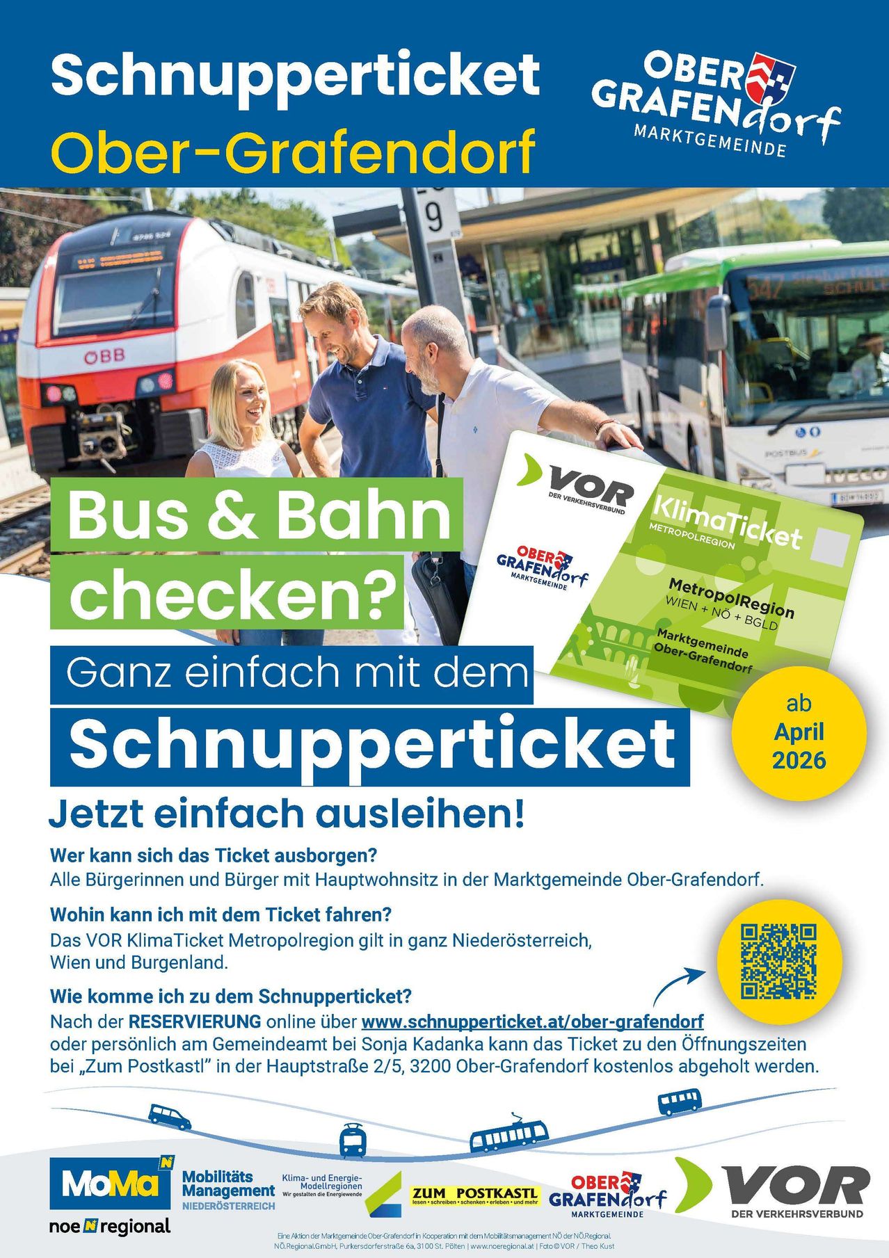 Ein Werbeplakat für das Schnupperticket, ein öffentliches Verkehrsticket, das in Niederösterreich, Wien und Burgenland gültig ist. Es zeigt eine Familie an einem Bahnhof mit Bussen und Zügen im Hintergrund. Der Text betont Einfachheit und ermutigt die Einwohner von Ober-Grafendorf, Tickets online zu reservieren.