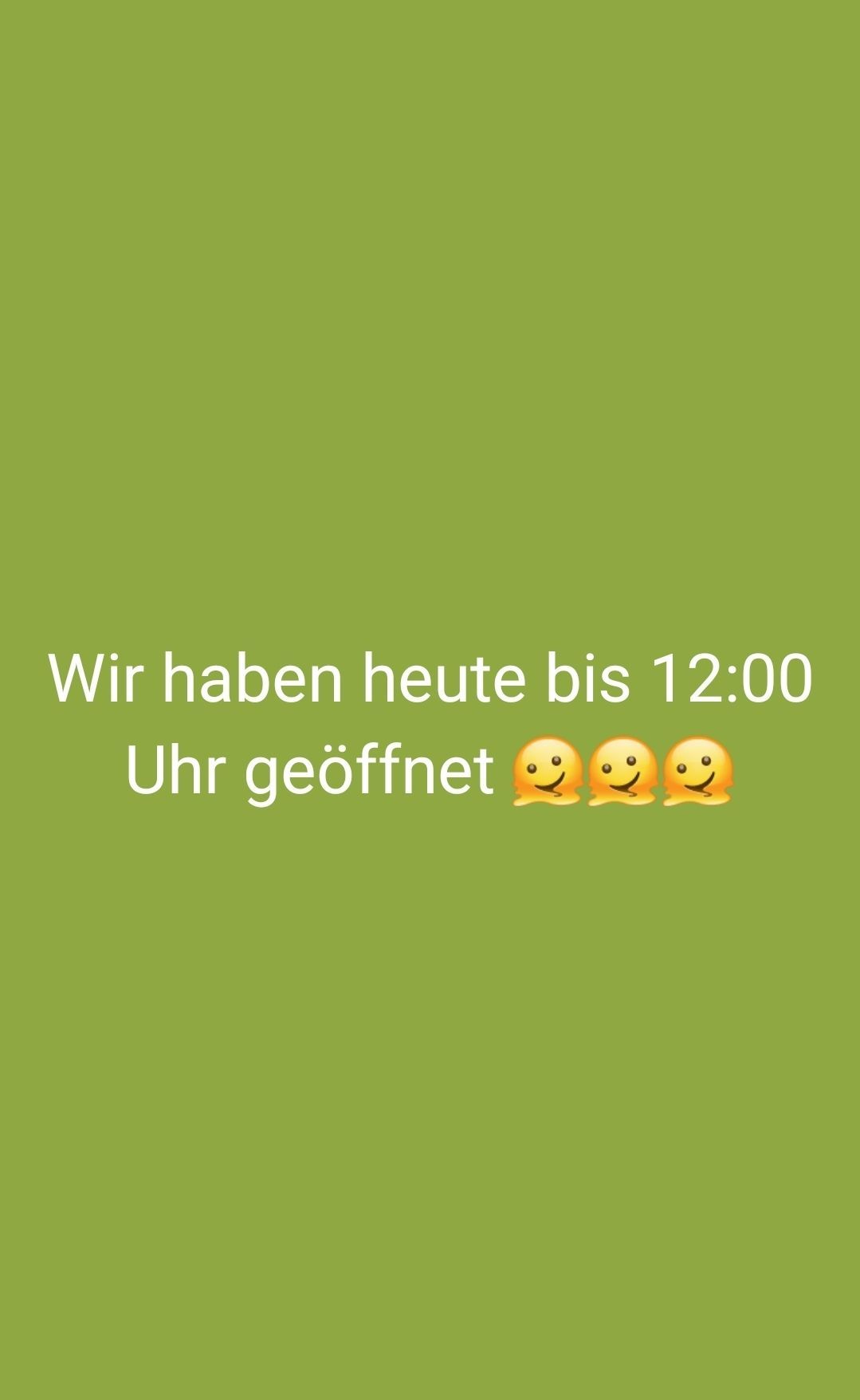 Ein grüner Hintergrund mit weißem Text und drei gelben Smiley-Emojis. Der Text lautet 'Wir haben heute bis 12:00 Uhr geöffnet.'