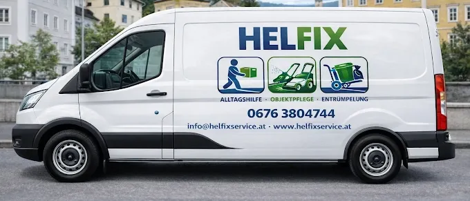 Ein Helfix-Van ist auf der Straße geparkt und zeigt Dienstleistungen wie tägliche Hilfe, Objektpflege und Reinigung. Der Van hat die Kontaktdaten und eine Website-Adresse.