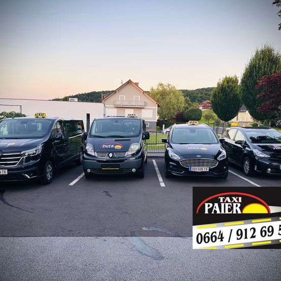 Bild enthält, License Plate, Vehicle, Car, Chair, Sedan, Person, Outdoors