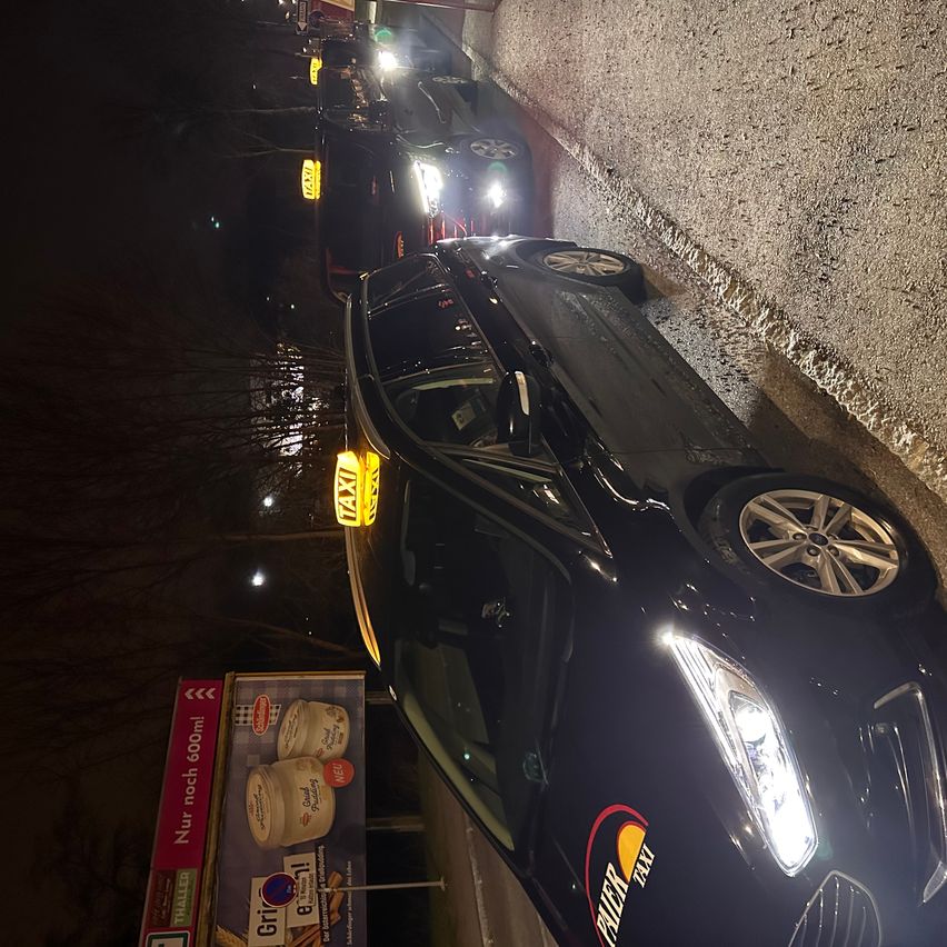 Bild enthält, Machine, Spoke, Alloy Wheel, Car, Tire, Transportation, Vehicle, Wheel, Road, Headlight