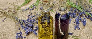 Bild enthält, Bottle, Cosmetics, Perfume, Food, Cooking Oil