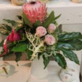 Bild enthält, Flower, Flower Arrangement, Plant, Flower Bouquet, Art, Floral Design, Graphics, Pattern, Rose, Potted Plant