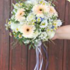Bild enthält, Flower, Flower Arrangement, Flower Bouquet, Art, Floral Design, Adult, Bride, Female, Person, Woman