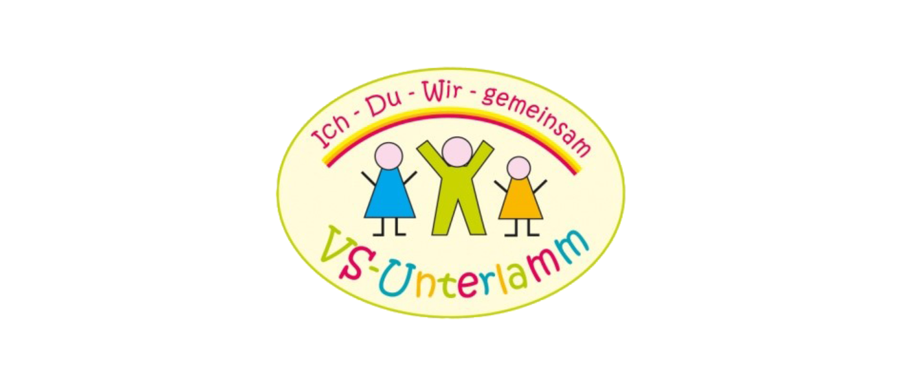 Das Bild zeigt ein Logo für 'Ich Du Wir Gemeinsam VS Unterlamm'. Es zeigt drei Kinder, jedes in einem anderen farbigen Kleid, die unter einem Regenbogen stehen. Der Text ist in einer verspielten Schriftart und fördert Einheit und Gemeinschaft.