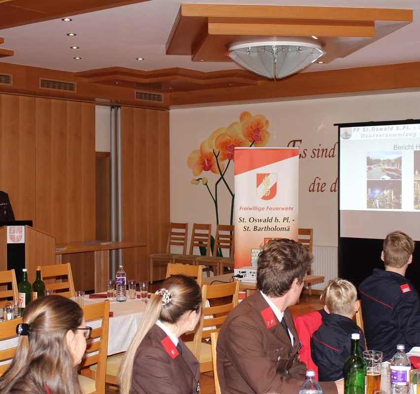 Bild enthält, People, Person, Crowd, Audience, Seminar, Adult, Male, Man, Bride, Woman